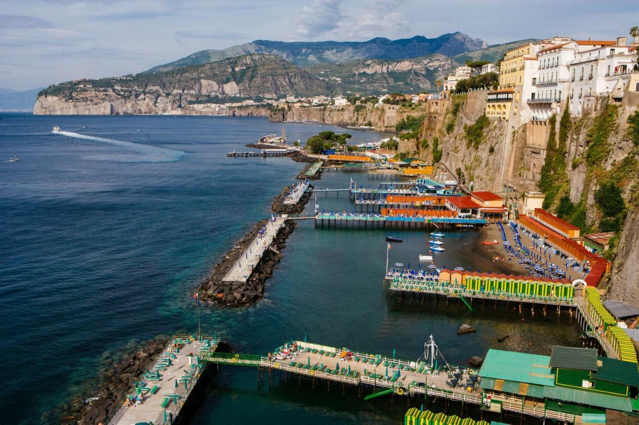 Le Muse Suite Sorrento Esterno foto