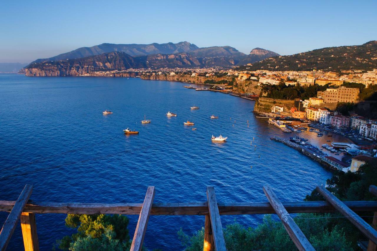 Le Muse Suite Sorrento Esterno foto